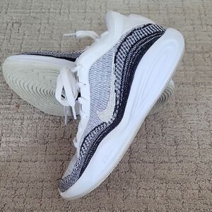 Nike White and Black Sneakers